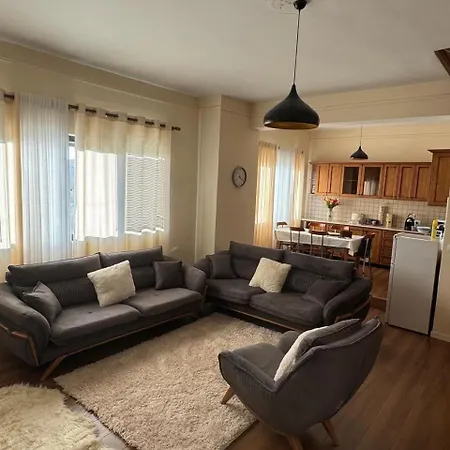 Lea Mare Ferienhaus Qeparo
